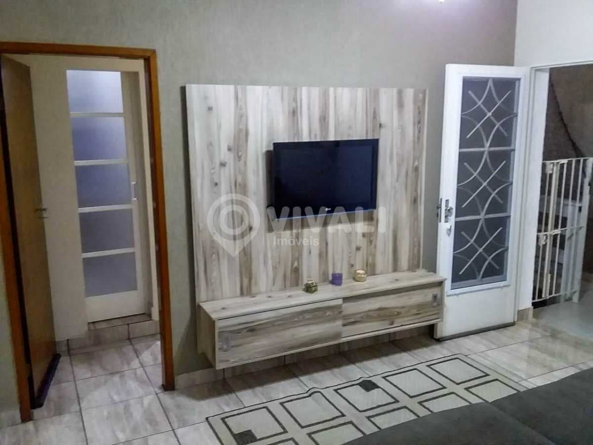 Casa de rua com 1 suíte no Jardim Tereza
