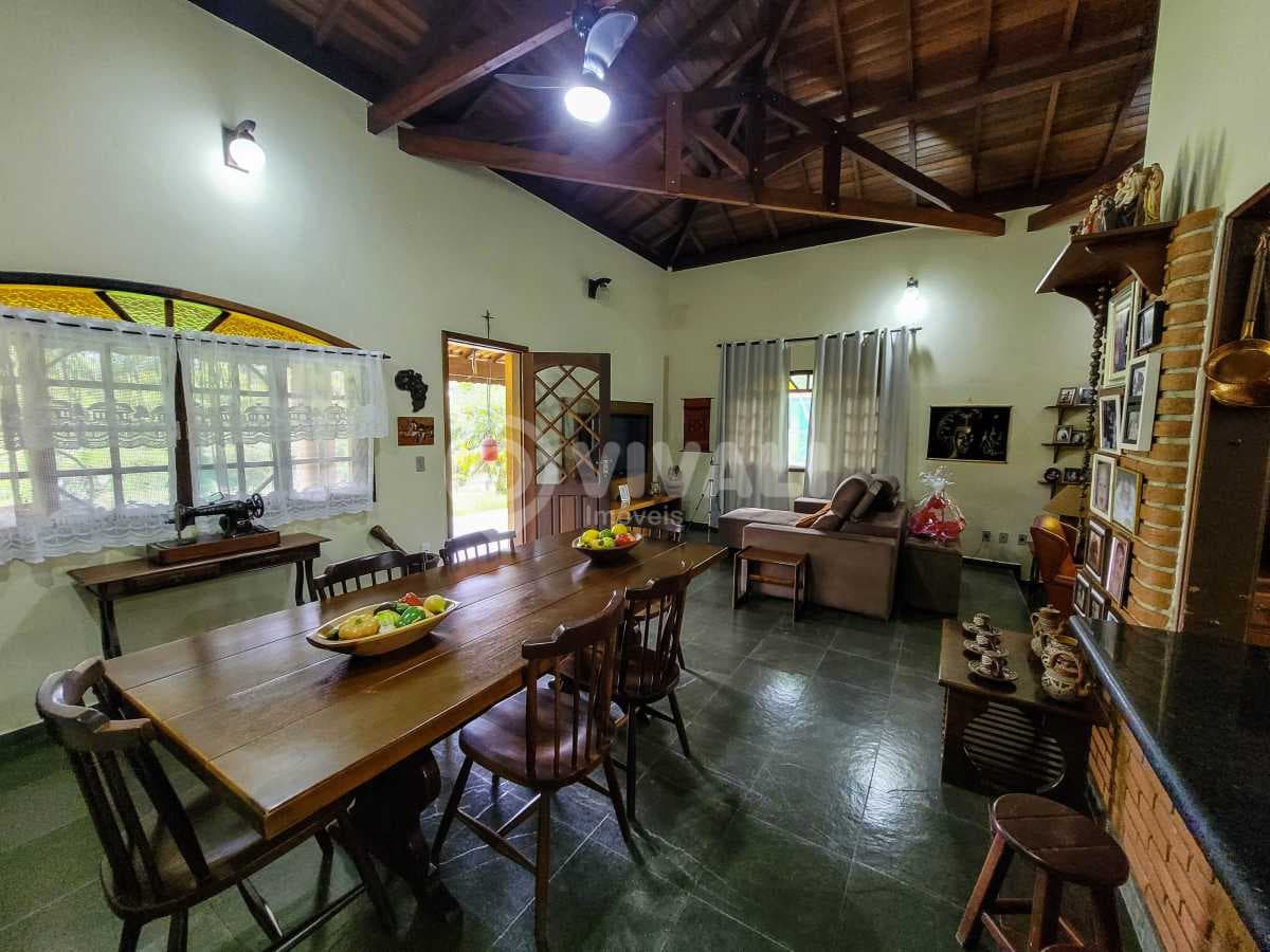Casa em Condomínio com 3 suítes no Capela do Barreiro