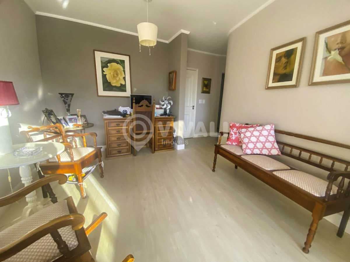 Apartamento com 1 suíte no Edifício Rosário