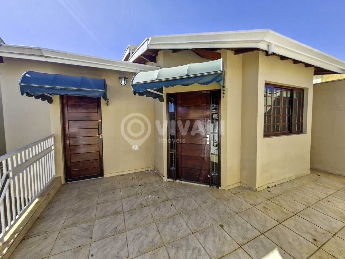 Casa de rua com 2 suítes no Recanto do Parque