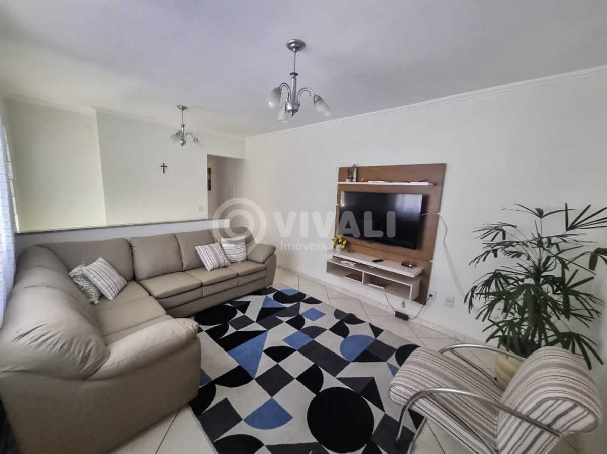 Casa de rua com 1 suíte no Jardim Santa Filomena