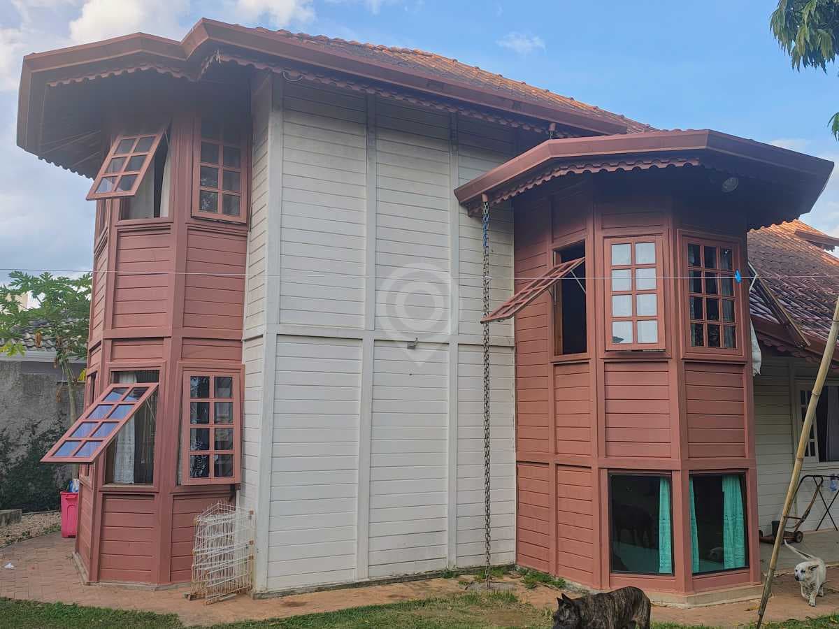 Casa de rua com 3 suítes no Giardino D´ Itália