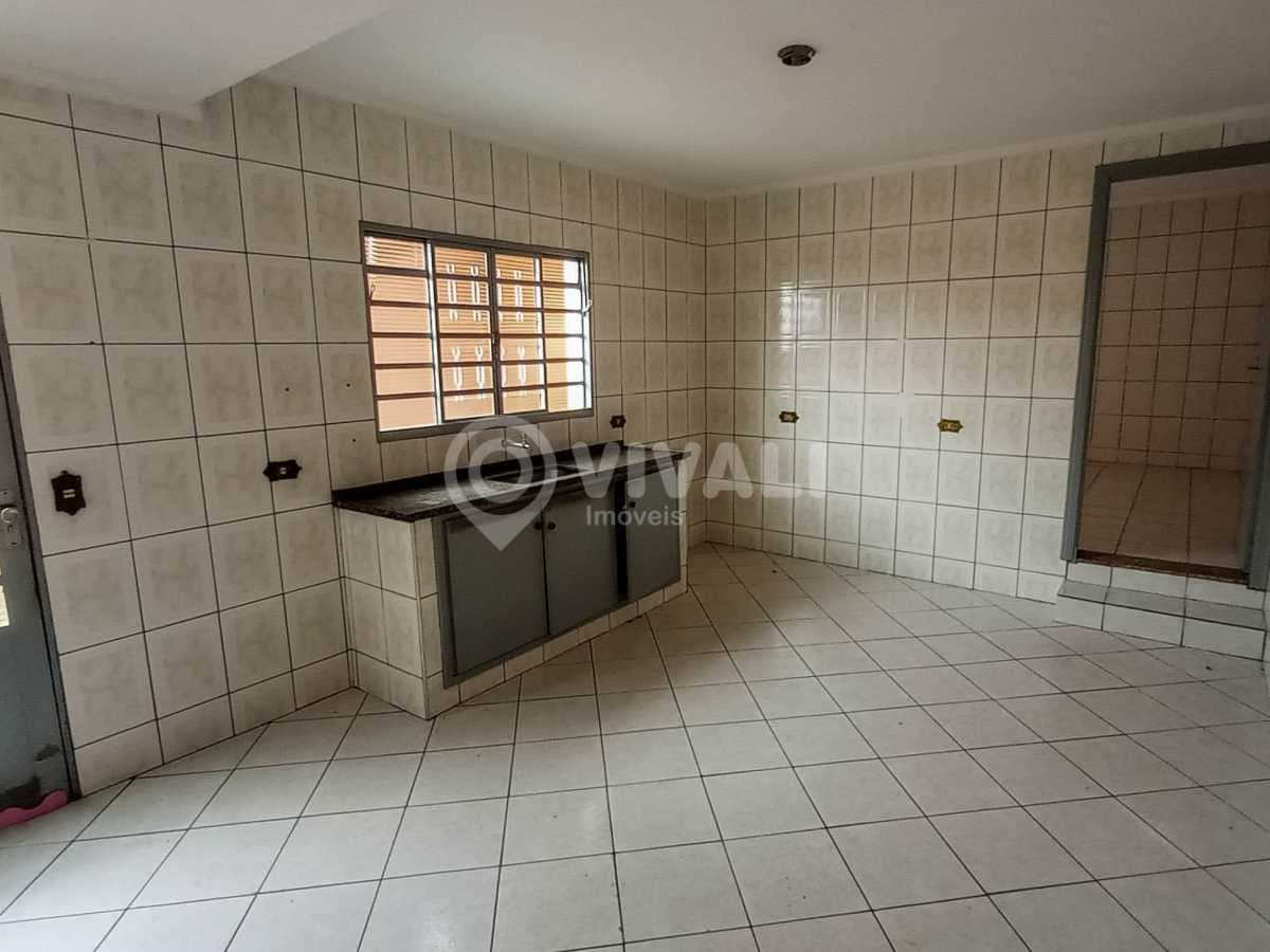 Casa de rua com 3 quartos no Jardim das Nações