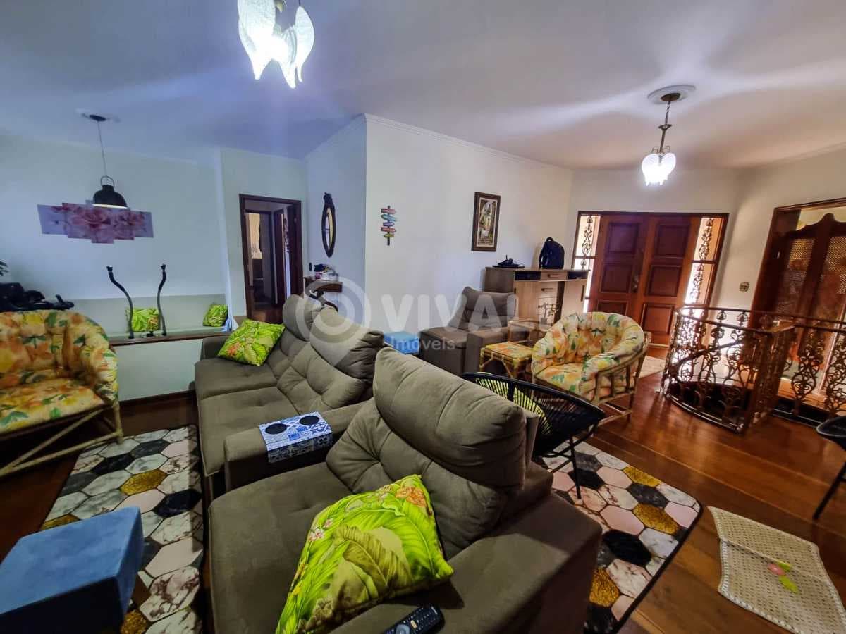 Casa de rua com 3 suítes no Jardim Leonor — foto 2