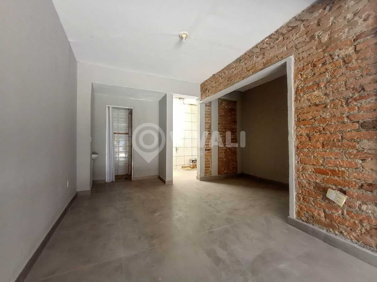 Prédio com 1 suíte no Centro