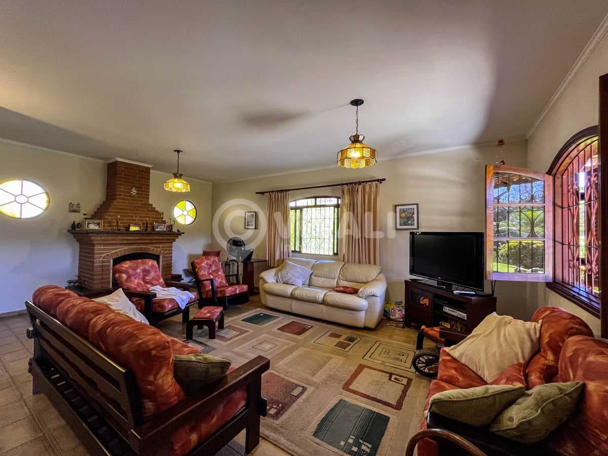 Casa em Condomínio com 3 suítes no Ville Chamonix
