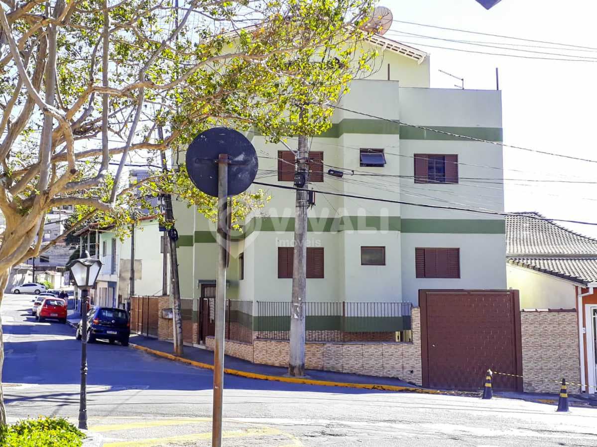 Prédio Residencial com 8 quartos no Centro