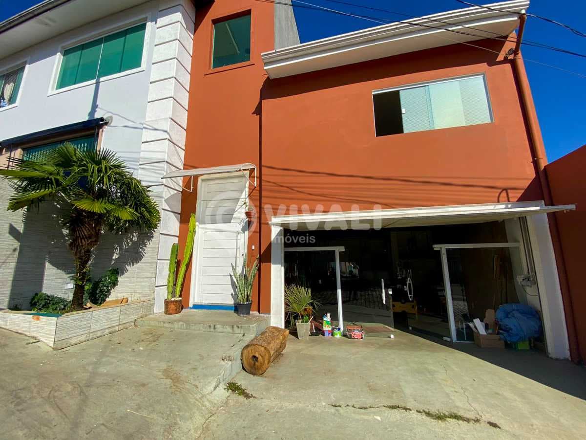 Casa de rua com 1 suíte no Vila Brasileira
