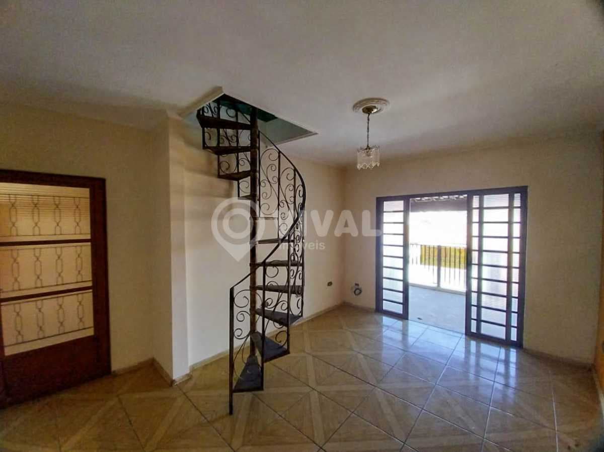 Casa de rua com 1 suíte no Jardim Santa Filomena