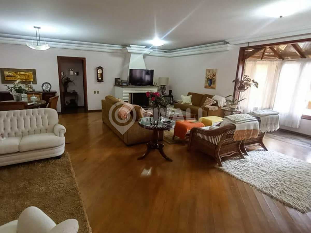 Casa em Condomínio com 4 suítes no Morada das Fontes