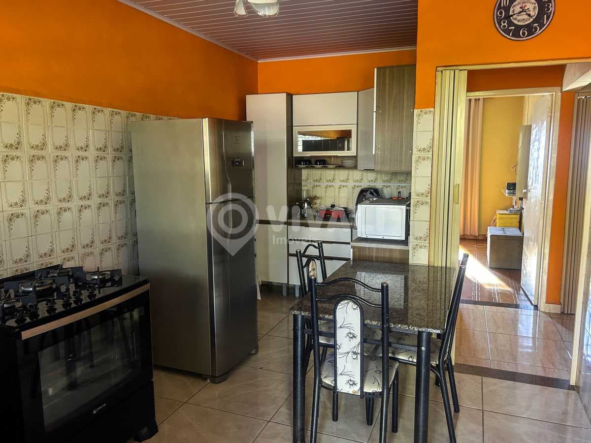 Casa de rua com 2 quartos no Jardim Ipê — foto 2