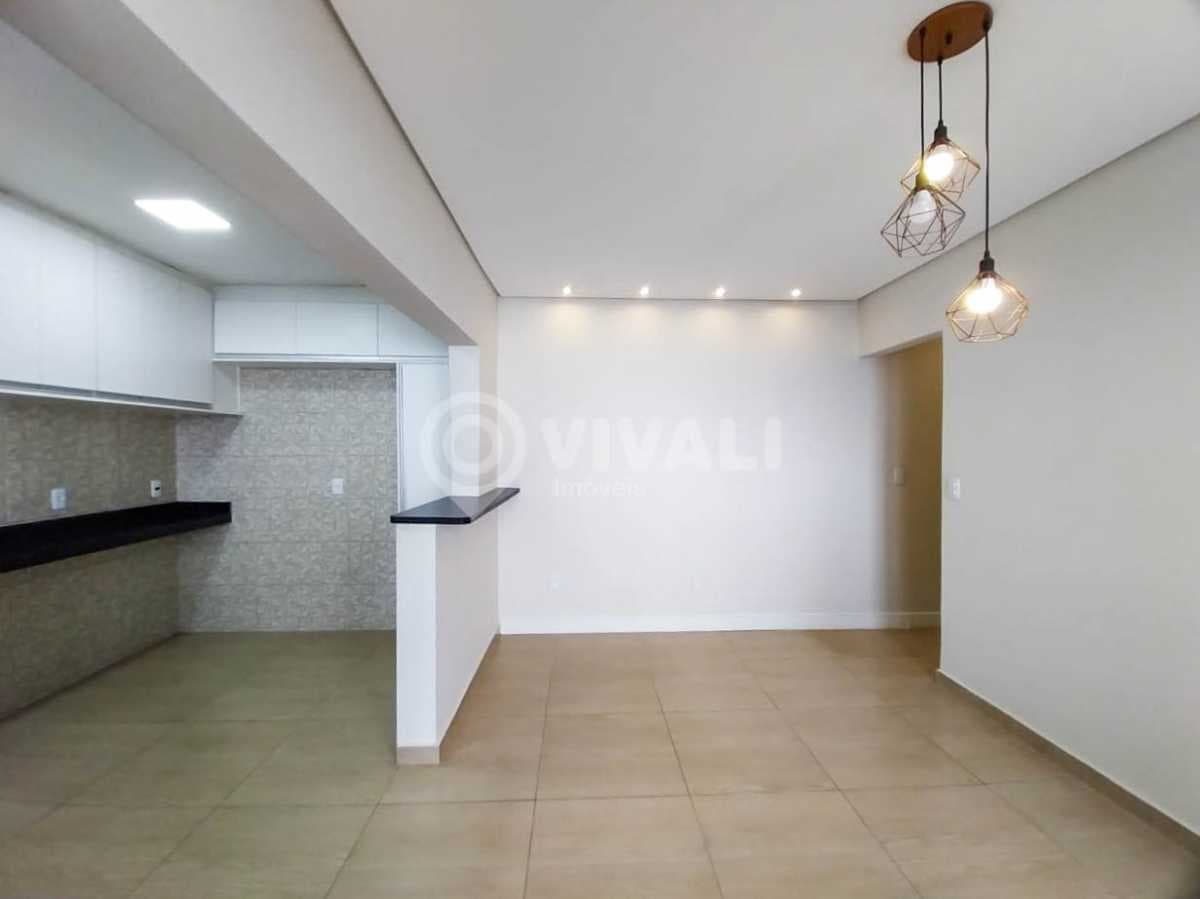 Casa de rua com 3 quartos no Vila Santa Terezinha — foto 2