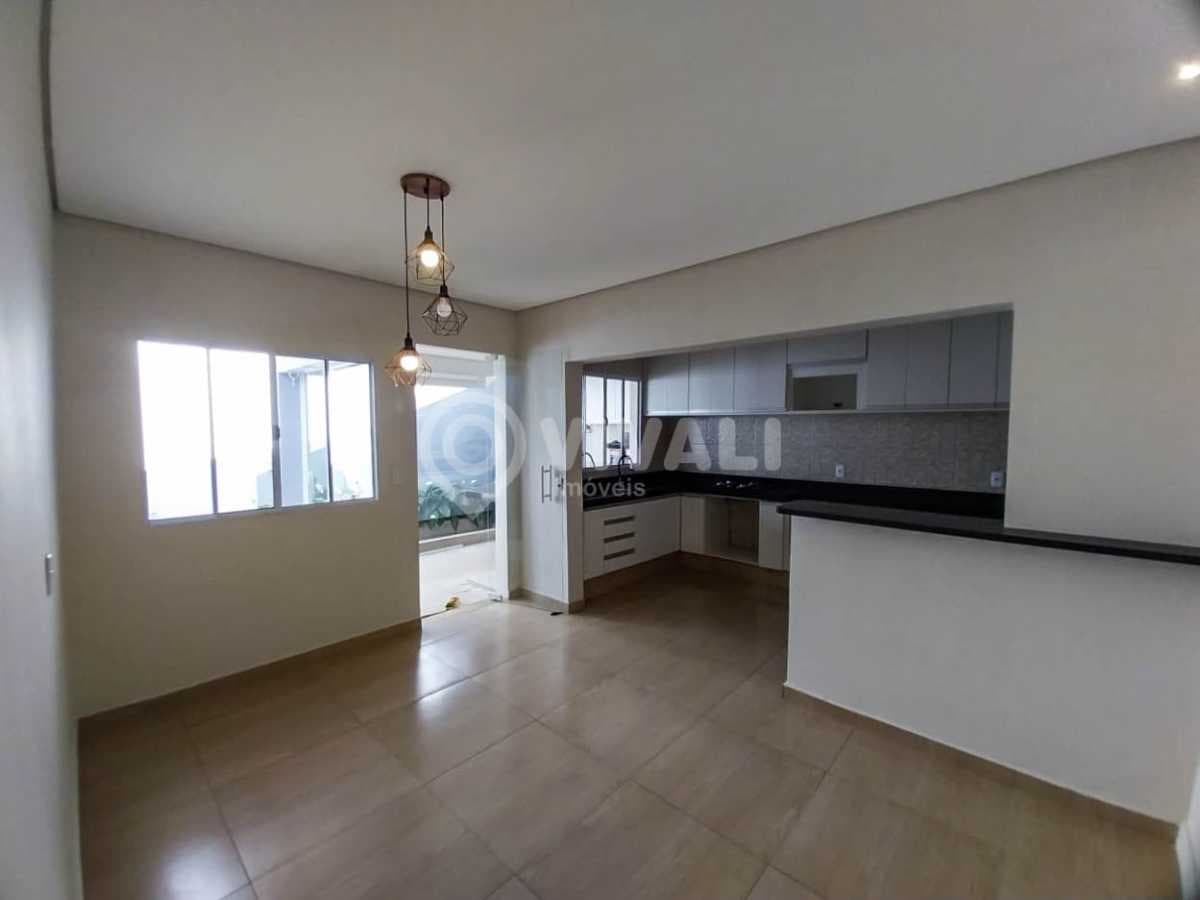Casa de rua com 3 quartos no Vila Santa Terezinha