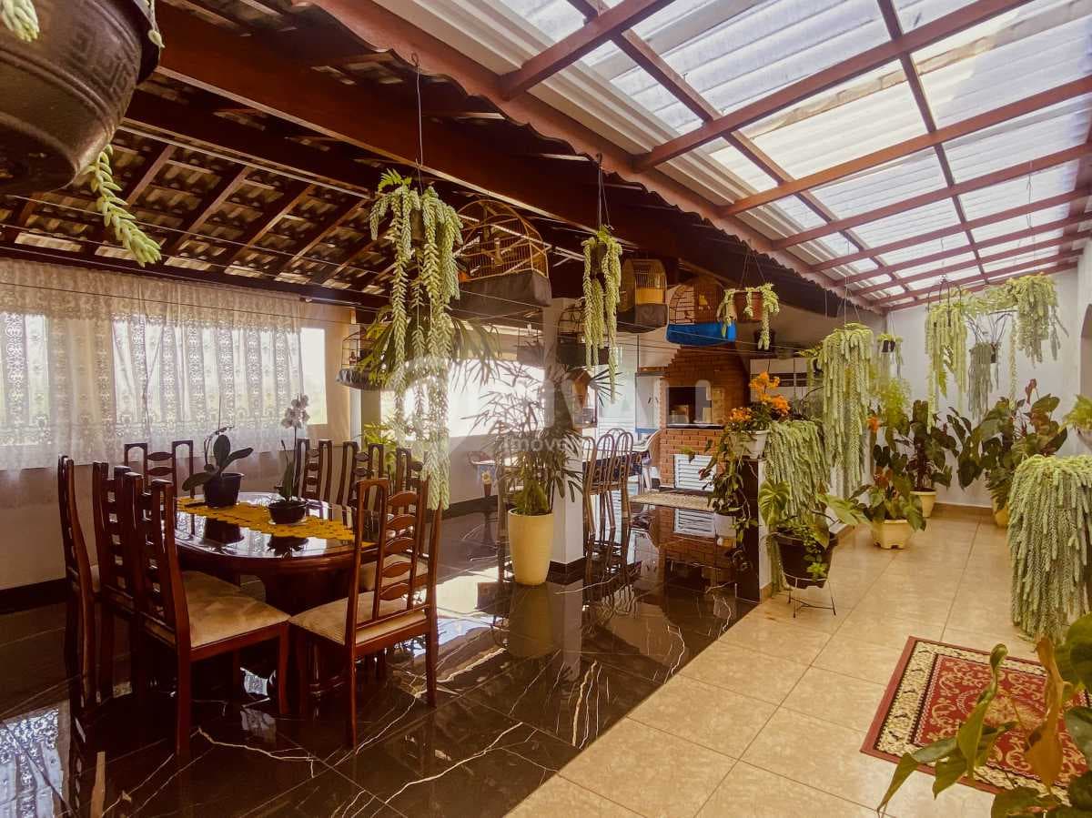Casa de rua com 1 suíte no Jardim Santo Antônio