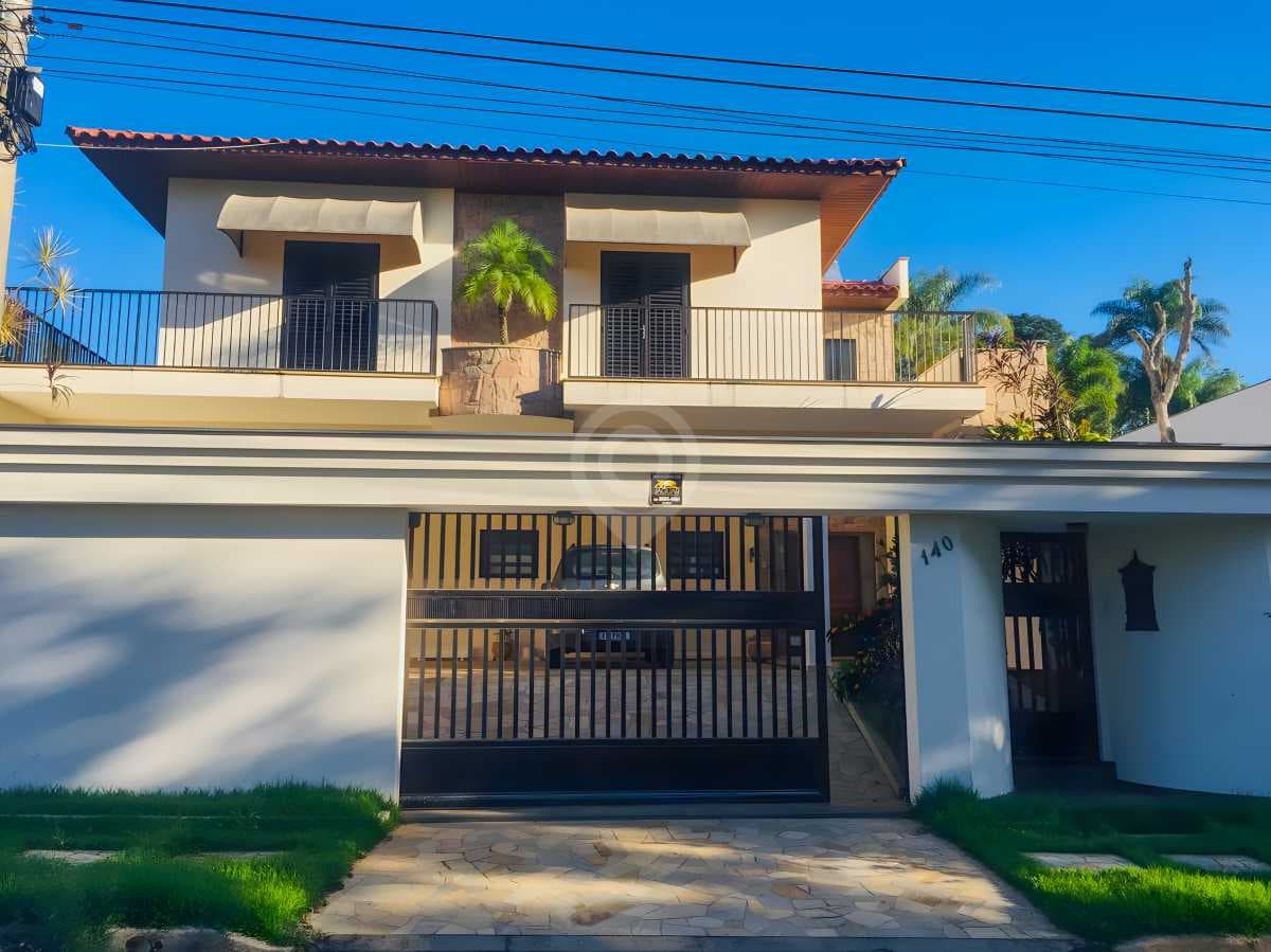 Casa de rua com 2 suítes no Jardim Santa Rosa