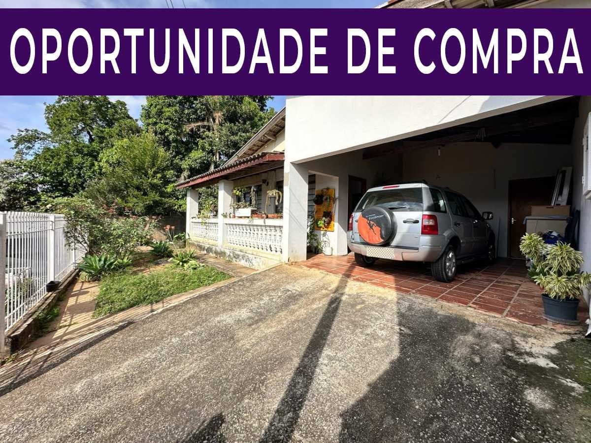 Casa de rua com 3 quartos no Centro