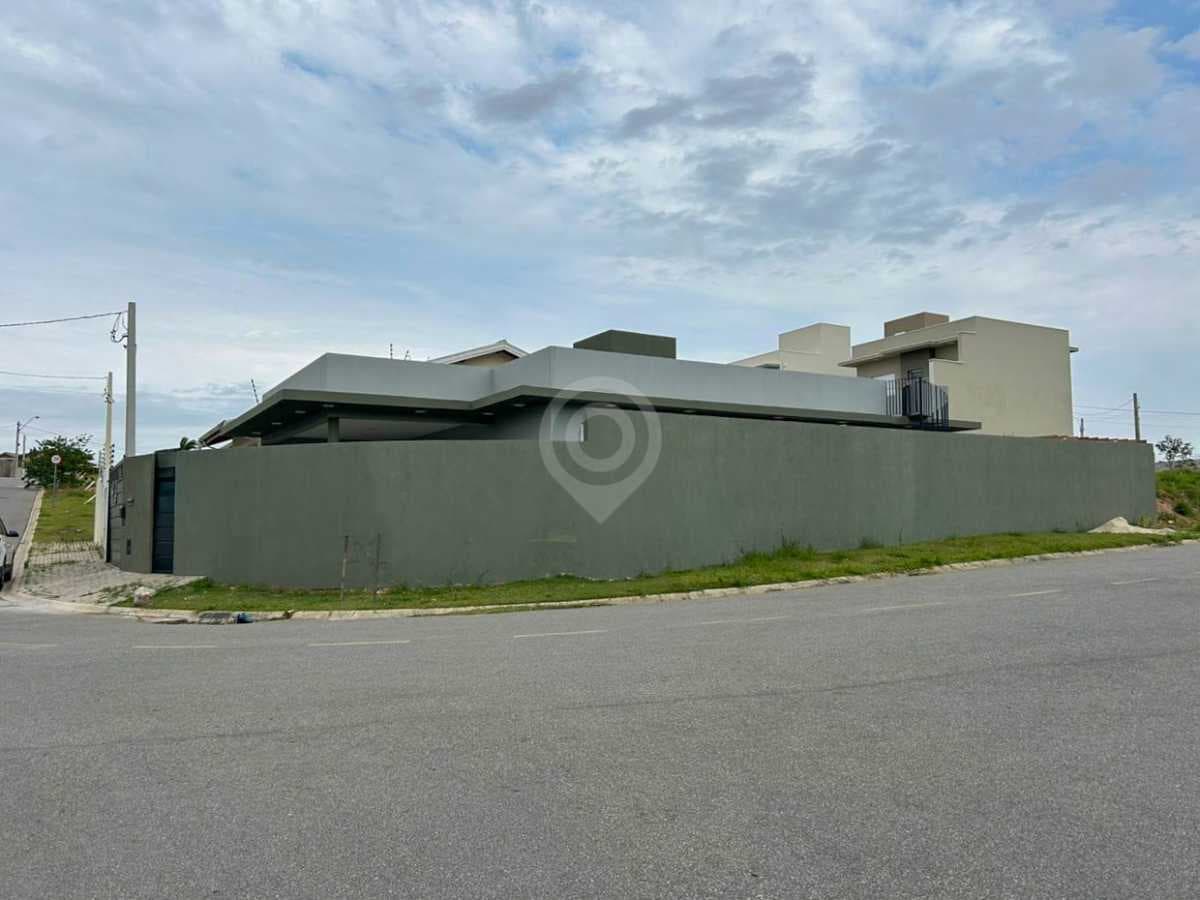 Casa de rua com 3 suítes no Marambaia