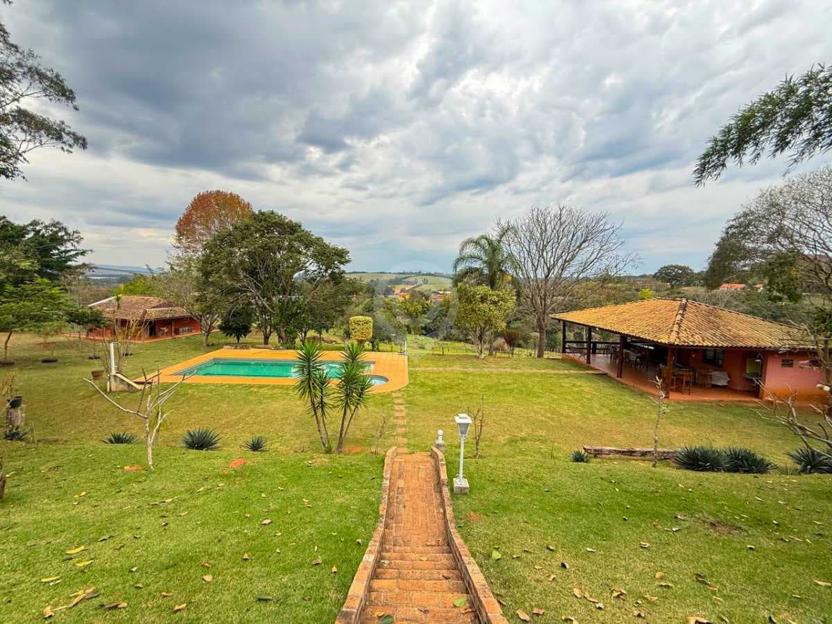 Sítio com 5 suítes no Sítios Primavera