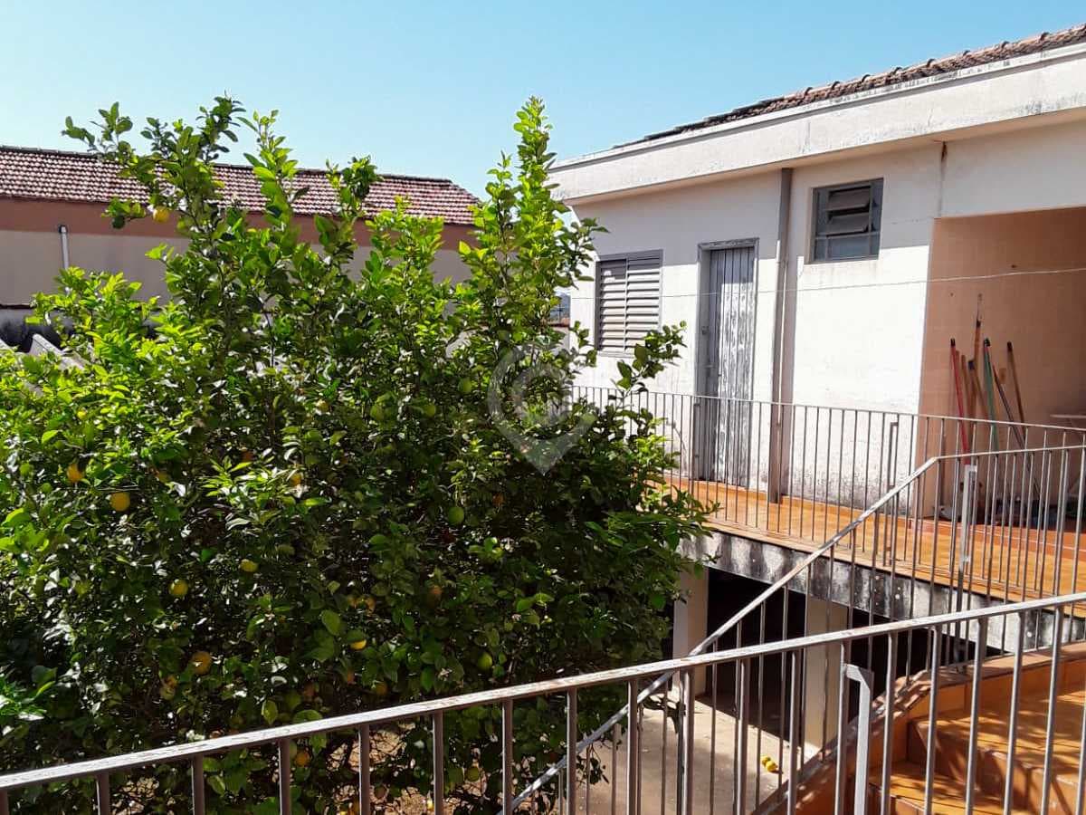 Casa de rua com 4 suítes no Centro