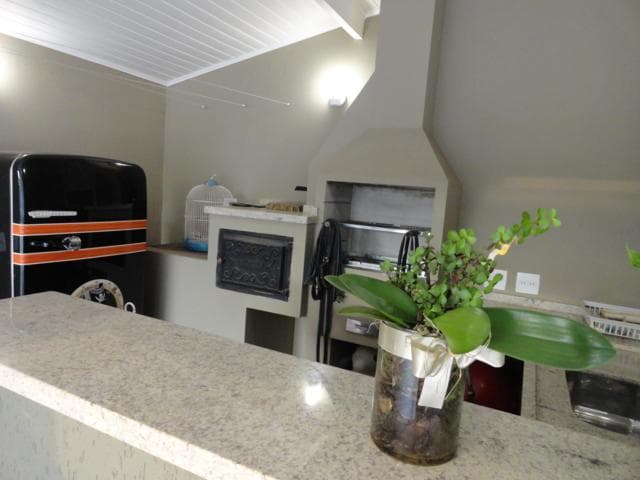 Casa de rua com 1 suíte no Vila Brasileira