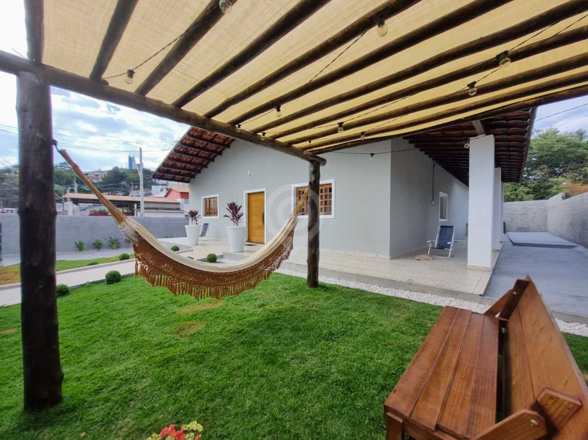 Casa de rua com 1 suíte no Centro
