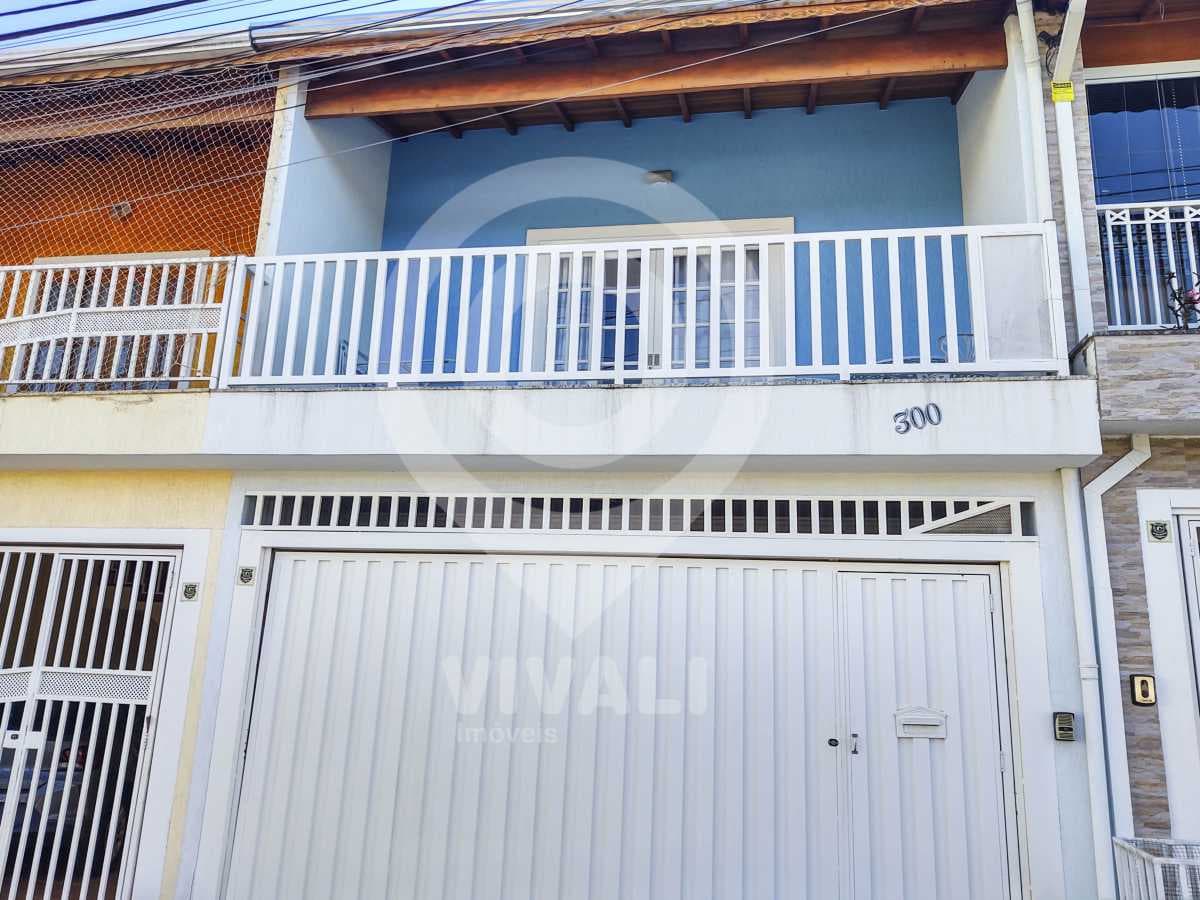 Casa de rua com 1 suíte no Jardim Santa Filomena